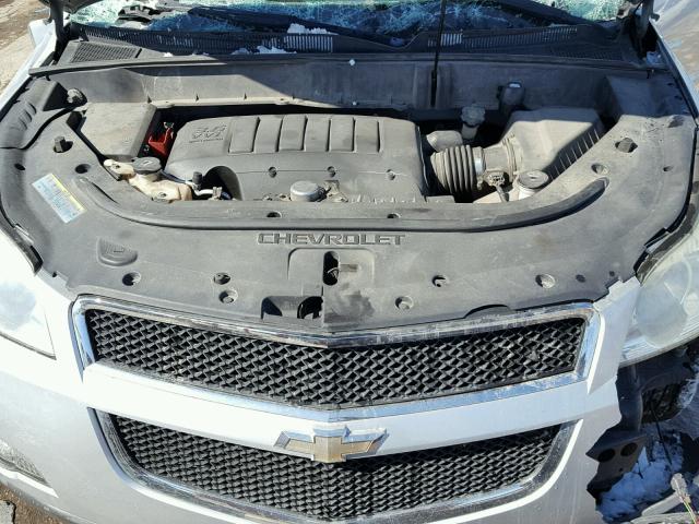 1GNER23D19S141724 - 2009 CHEVROLET TRAVERSE L SILVER photo 7