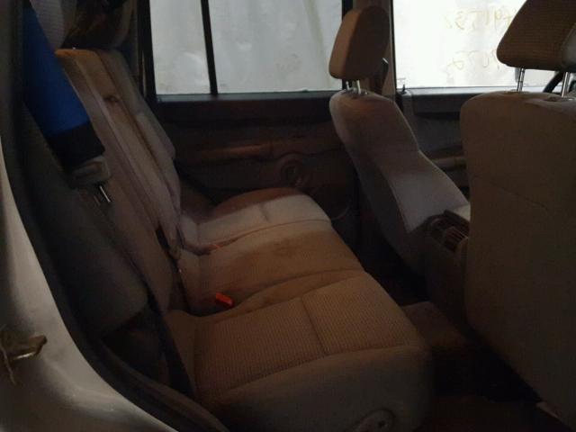 1J8HG48N96C232117 - 2006 JEEP COMMANDER SILVER photo 6