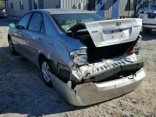 4T1BE32K82U517256 - 2002 TOYOTA CAMRY LE SILVER photo 3