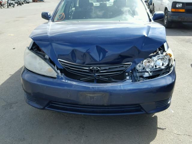 4T1BE30K75U095181 - 2005 TOYOTA CAMRY LE BLUE photo 7