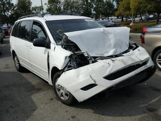 5TDZK23C67S072802 - 2007 TOYOTA SIENNA CE WHITE photo 1