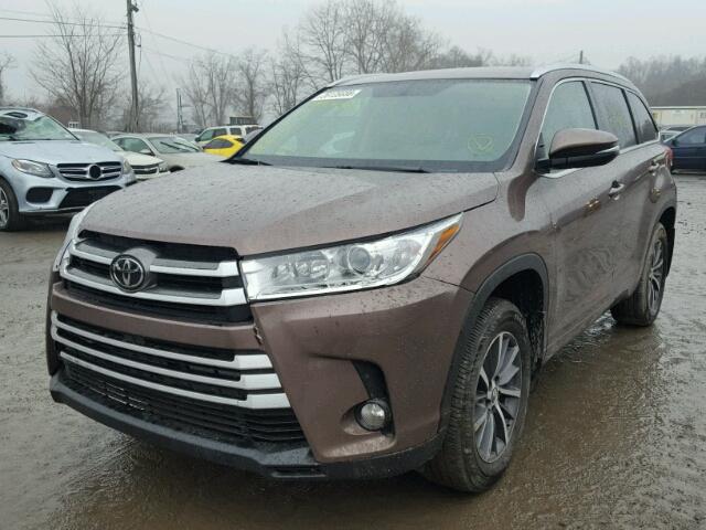 5TDJZRFH9HS414012 - 2017 TOYOTA HIGHLANDER BROWN photo 2