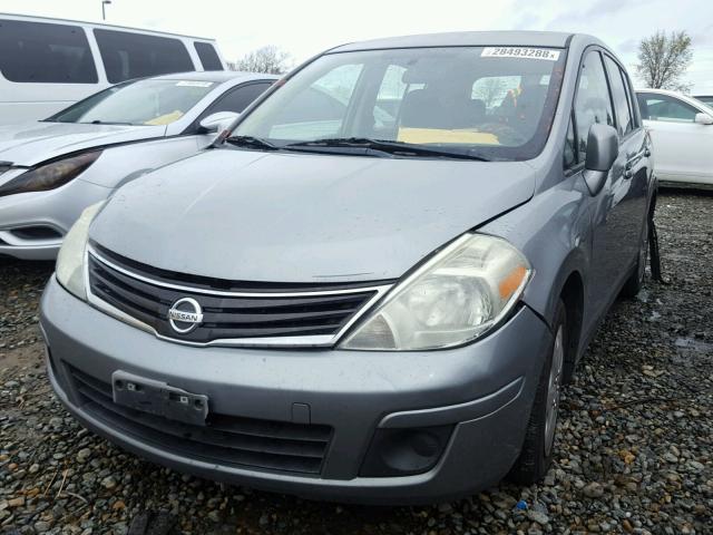 3N1BC13E48L444514 - 2008 NISSAN VERSA S GRAY photo 2