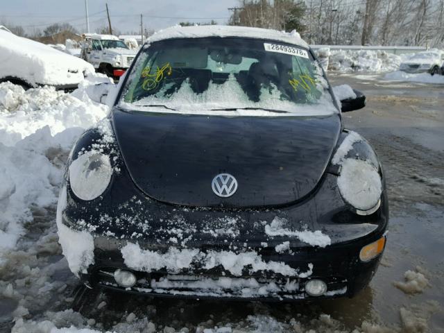 3VWCD21Y33M318369 - 2003 VOLKSWAGEN NEW BEETLE 黑色 照片 9
