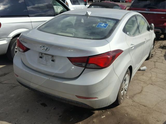 5NPDH4AE6GH735543 - 2016 HYUNDAI ELANTRA SE SILVER photo 4