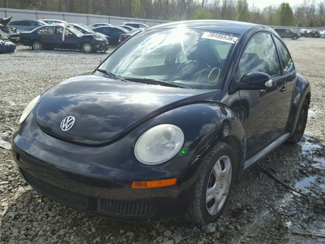 3VWPW3AG4AM013906 - 2010 VOLKSWAGEN NEW BEETLE 黑色 照片 2