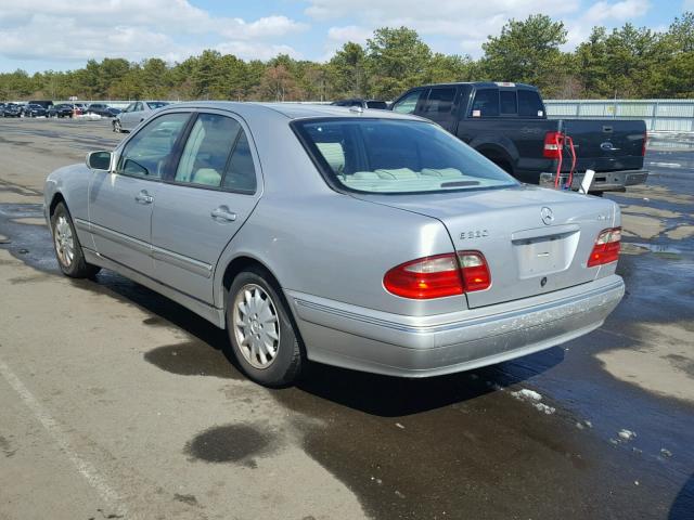 WDBJF82J1YX036787 - 2000 MERCEDES-BENZ E 320 4MAT SILVER photo 3