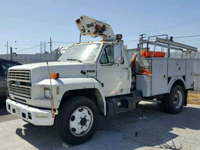 1FDMF60H2JVA26740 - 1988 FORD F600 WHITE photo 2