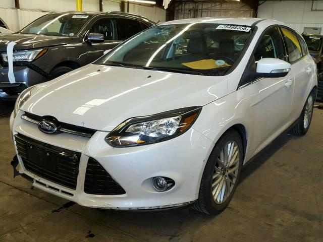 1FADP3N21DL107383 - 2013 FORD FOCUS TITA WHITE photo 2