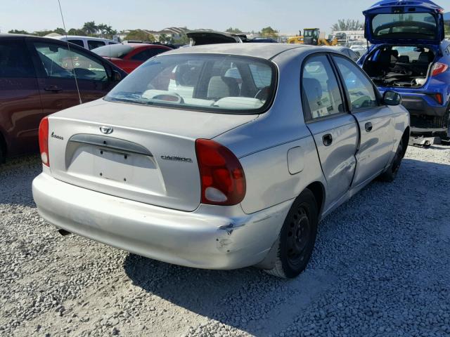 KLATA52671B641605 - 2001 DAEWOO LANOS S SILVER photo 4