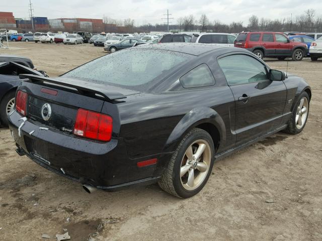 1ZVFT82H165231517 - 2006 FORD MUSTANG GT BLACK photo 4