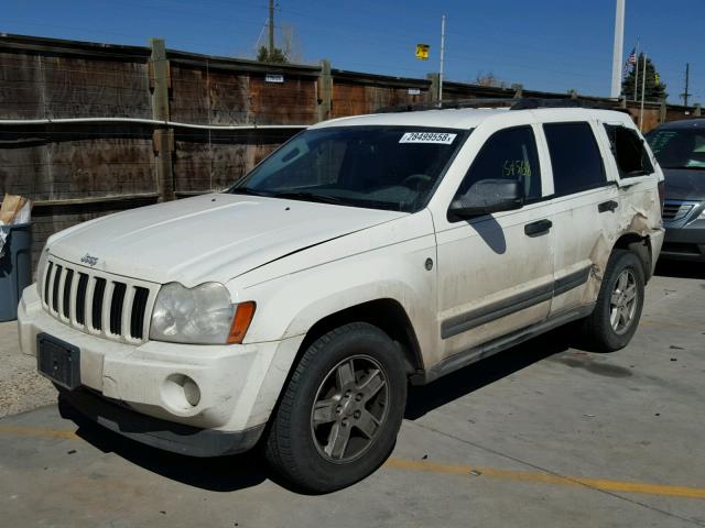 1J4HR48N65C561156 - 2005 JEEP GRAND CHER WHITE photo 2