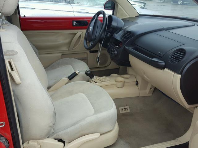 3VWBC21C3YM422452 - 2000 VOLKSWAGEN NEW BEETLE 红色 照片 5