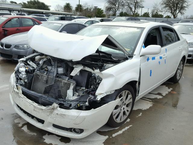 4T1BK36B08U253980 - 2008 TOYOTA AVALON XL WHITE photo 2