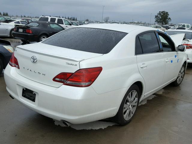 4T1BK36B08U253980 - 2008 TOYOTA AVALON XL WHITE photo 4