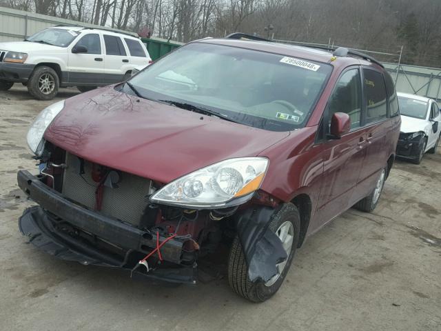 5TDZK22C58S151459 - 2008 TOYOTA SIENNA XLE RED photo 2