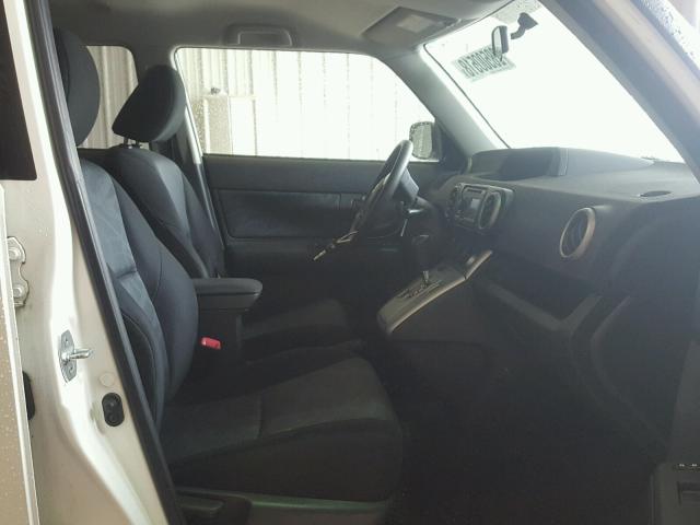 JTLZE4FE0C1142046 - 2012 TOYOTA SCION XB WHITE photo 5
