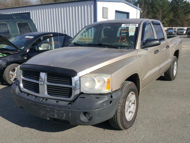 1D7HE48N15S181686 - 2005 DODGE DAKOTA QUA BEIGE photo 2