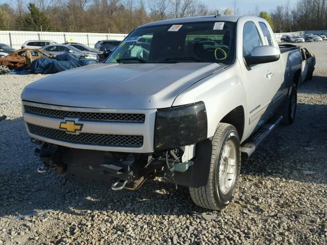 1GCRCSE00BZ395217 - 2011 CHEVROLET SILVERADO SILVER photo 2