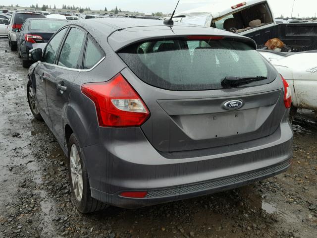 1FAHP3M2XCL453823 - 2012 FORD FOCUS SEL GRAY photo 3