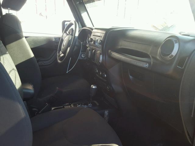 1C4AJWAG2HL626692 - 2017 JEEP WRANGLER S შავი ფოტო 5