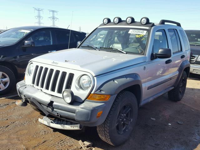 1J4GL38K75W540330 - 2005 JEEP LIBERTY RE SILVER photo 2