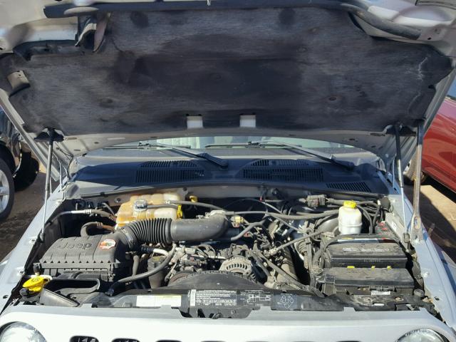 1J4GL38K75W540330 - 2005 JEEP LIBERTY RE SILVER photo 7