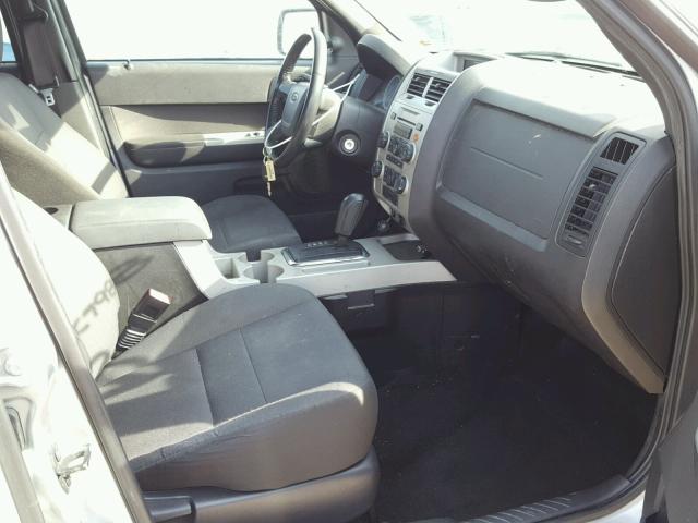 1FMCU9D79AKC79818 - 2010 FORD ESCAPE XLT SILVER photo 5