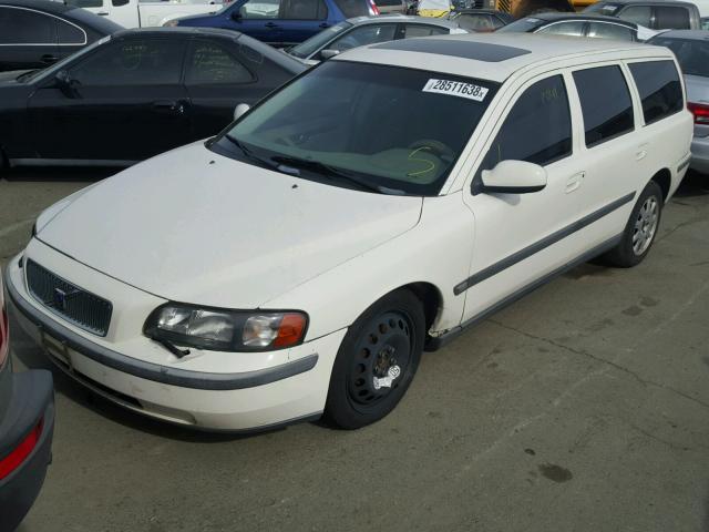 YV1SW61R122235371 - 2002 VOLVO V70 WHITE photo 2