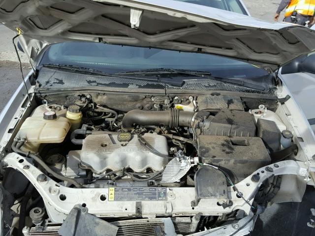 1FAFP33P11W174048 - 2001 FORD FOCUS LX SILVER photo 7