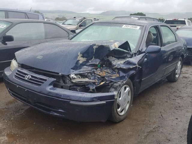 JT2BF28K4W0121270 - 1998 TOYOTA CAMRY LE BLUE photo 2