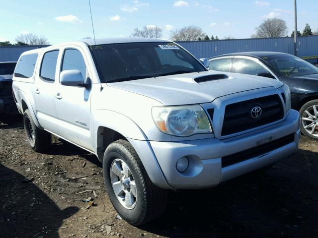 5TELU42NX5Z125824 - 2005 TOYOTA TACOMA DOU SILVER photo 1