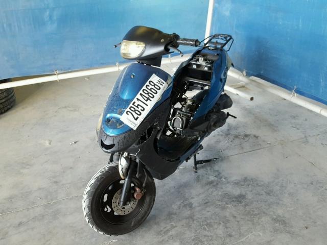 L9NPEACB9F1001302 - 2015 VESPA SCOOTER BLUE photo 2