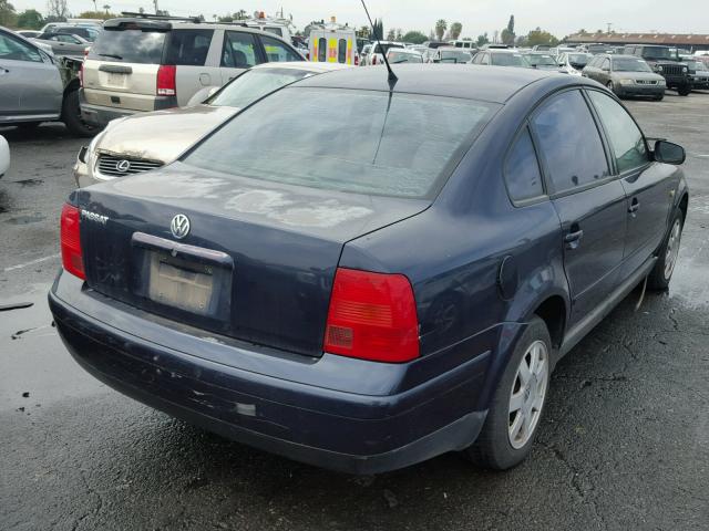 WVWMA63B9XE350383 - 1999 VOLKSWAGEN PASSAT GLS BLUE photo 4