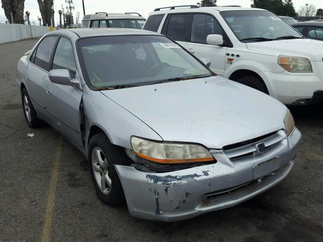 3HGCG6659YG703295 - 2000 HONDA ACCORD LX SILVER photo 1