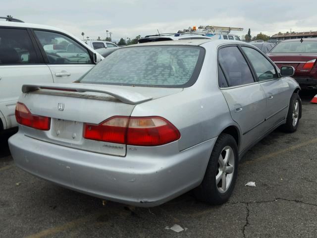 3HGCG6659YG703295 - 2000 HONDA ACCORD LX SILVER photo 4