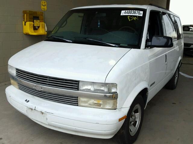 1GNDM19W8XB114627 - 1999 CHEVROLET ASTRO WHITE photo 2