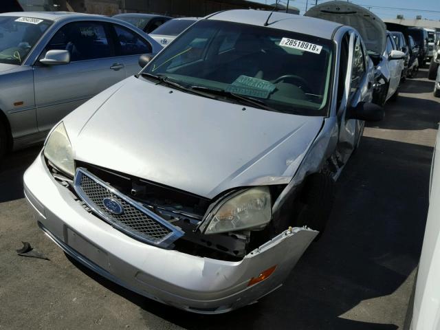 1FAFP34N35W114274 - 2005 FORD FOCUS ZX4 SILVER photo 2