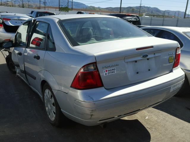 1FAFP34N35W114274 - 2005 FORD FOCUS ZX4 SILVER photo 3