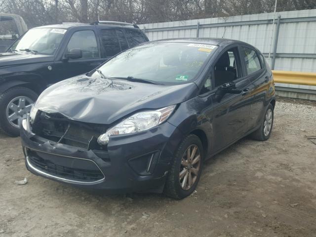 3FADP4EJ1BM101043 - 2011 FORD FIESTA SE GRAY photo 2