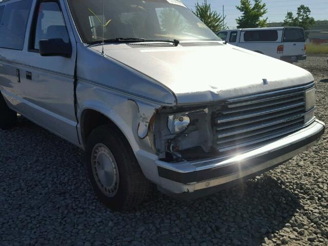 2P4FH4137JR717498 - 1988 PLYMOUTH VOYAGER SE GRAY photo 9