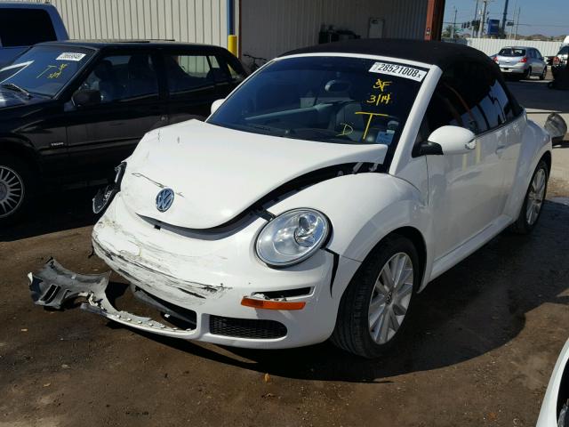3VWRW3AL1AM007471 - 2010 VOLKSWAGEN NEW BEETLE თეთრი ფოტო 2