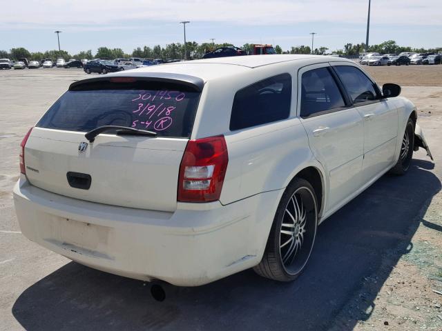 2D4FV48T05H618555 - 2005 DODGE MAGNUM SE WHITE photo 4