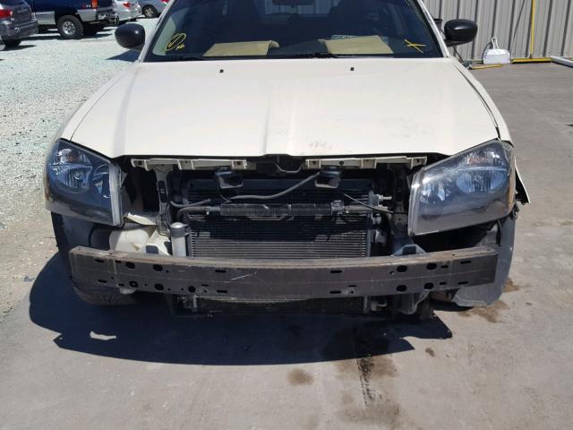 2D4FV48T05H618555 - 2005 DODGE MAGNUM SE WHITE photo 9