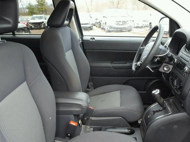 1J4FF47B89D113217 - 2009 JEEP COMPASS SP GOLD photo 5