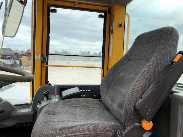 L90EV66746 - 2004 VOLVO L90E YELLOW photo 6