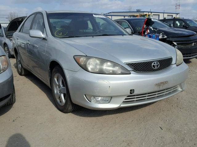 JTDBE32K650305116 - 2005 TOYOTA CAMRY LE SILVER photo 1