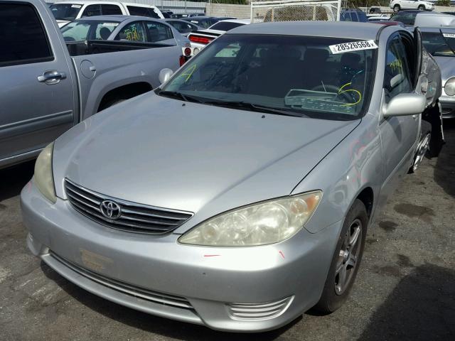 4T1BE32K75U047984 - 2005 TOYOTA CAMRY LE SILVER photo 2