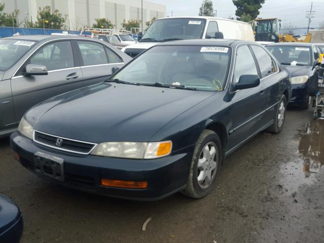 1HGCE6671TA027679 - 1996 HONDA ACCORD EX GREEN photo 2