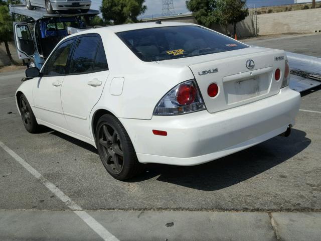 JTHBD182710011697 - 2001 LEXUS IS 300 WHITE photo 3